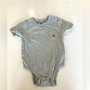Baby Gap organic cotton grey onesie size 6-12M